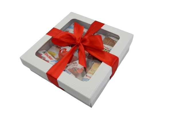 Zestaw prezentowy Kinder box słodyczy na urodziny dla dziecka