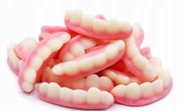 Vidal Żelki Truskawkowe Jelly Teeth Zęby Szczęki Na Halloween Szczęka 90g
