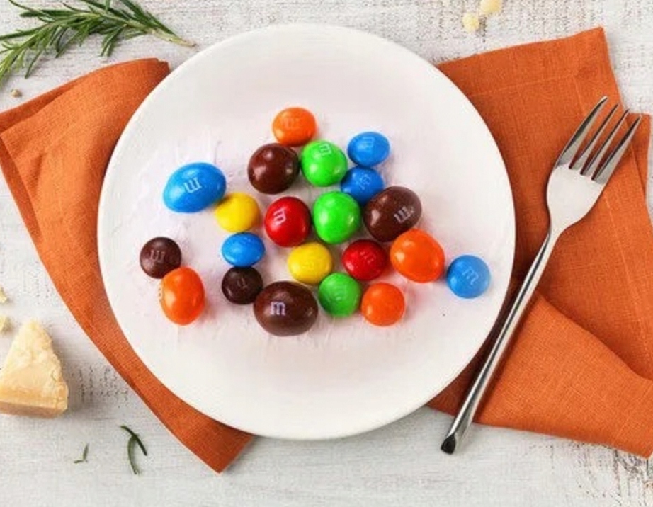 Cukierki M&M'S czekoladowe draże z Niemiec 800g dzień dziecka dla dzieci