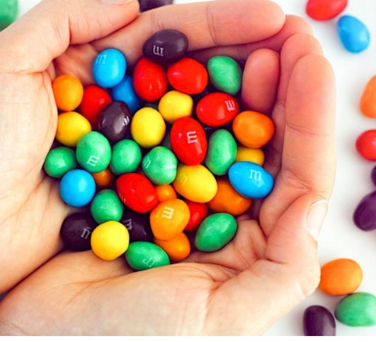 Cukierki M&M'S czekoladowe draże z Niemiec 800g dzień dziecka dla dzieci