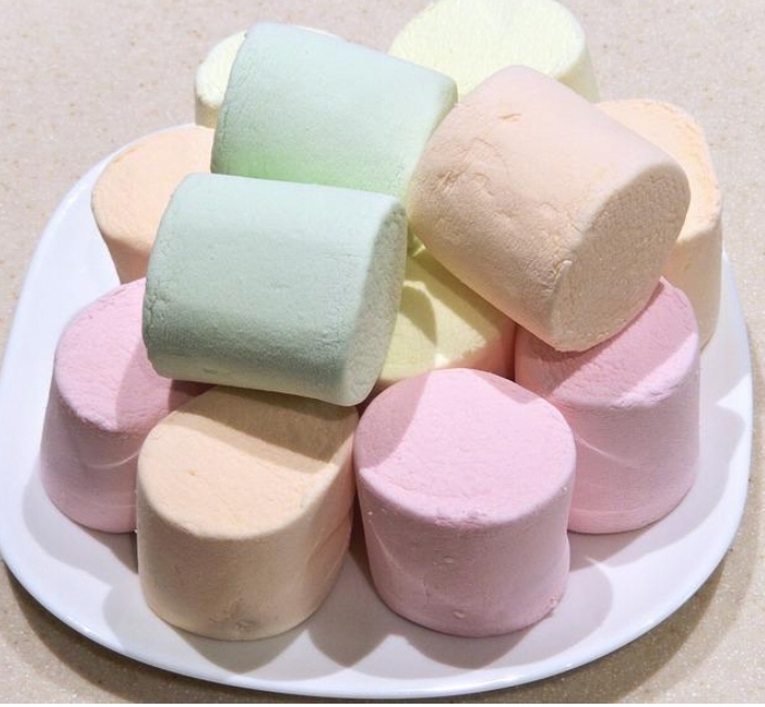 Nestle Pianki Jojo Marshmallow Mix smaków Truskawkowe Waniliowe Żelki 86g